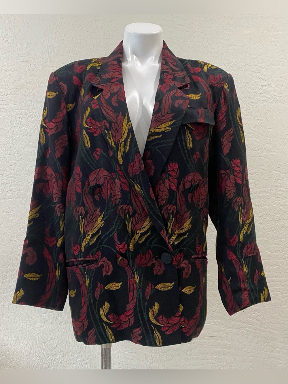 Tahari vintage blazers sz 10 - drop waist -
Embroidery